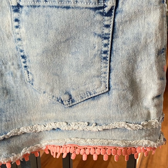 Girls Jordache faded blue dye shorts - Picture 4 of 5